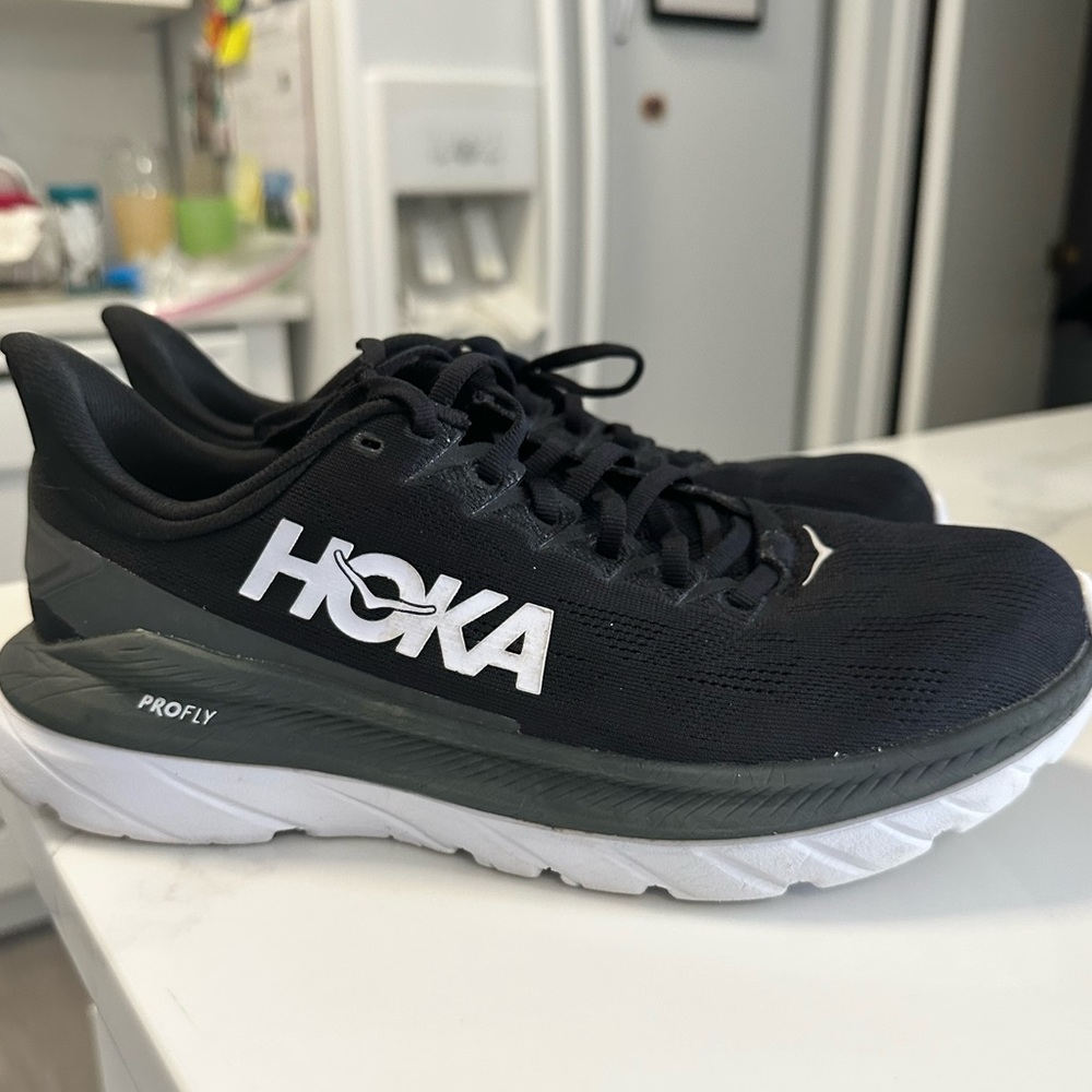 Hoka Black Mach 4 Sneakers 8.5 women’s road running